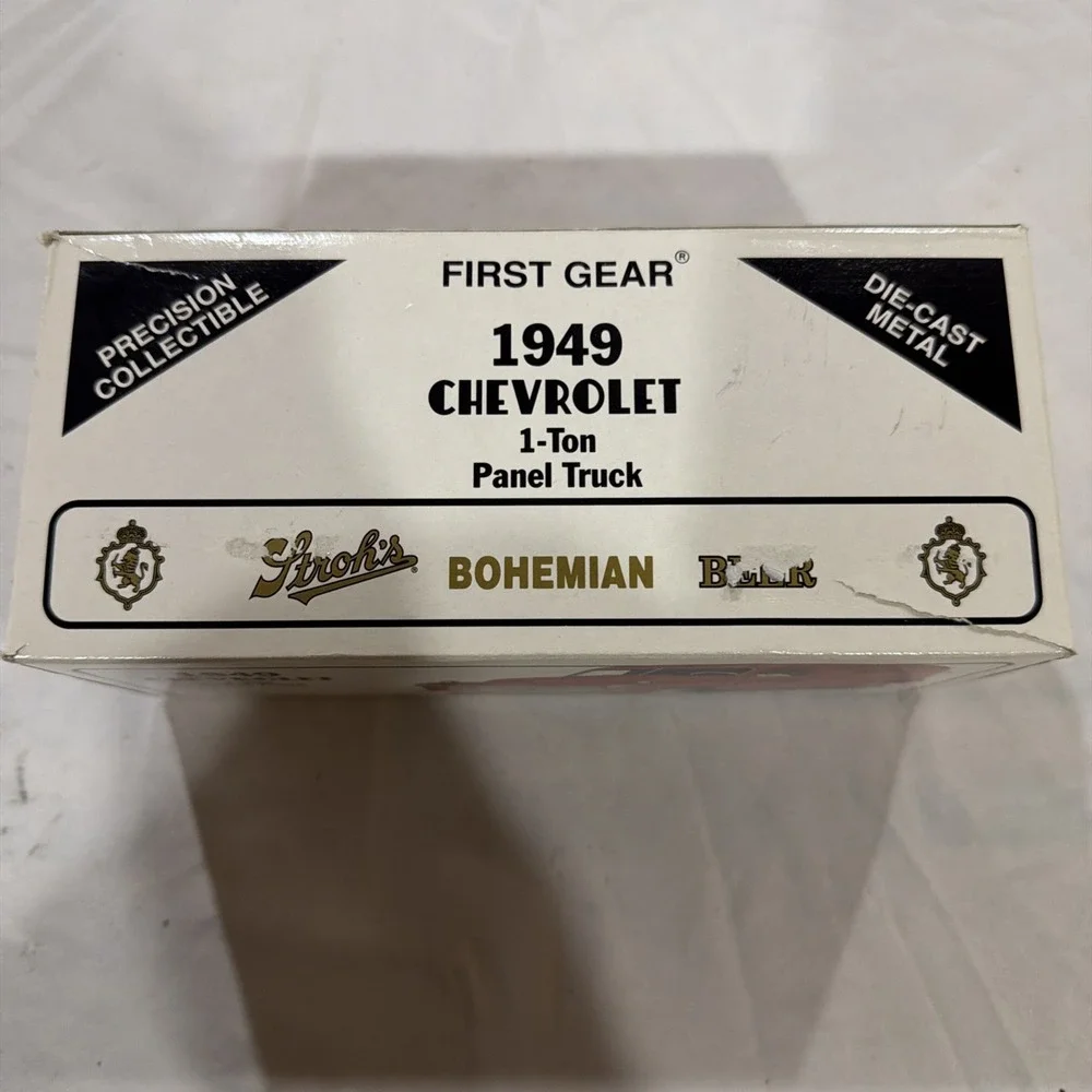 1st GEAR 1/34 SCALE‎ 1949 CHEVROLET  1 TON  PANEL TRUCK STROH'S BEER